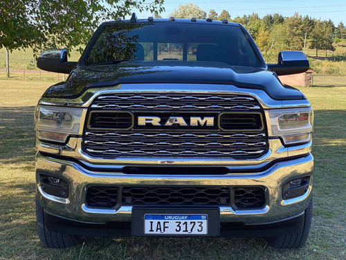 Dodge Ram 2500 Laramie 6.4 L