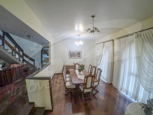 Excelente Casa Para Quem Quer Morar Num Lugar Tranquilo. Casa Com Ambientes Espaçosos, Com 4 Quartos, Sala De Estar, Jantar E Tv, Bem Definidas, Garagem Para 3 Carros, Com 4 Quartos Sendo Uma Suite,c
