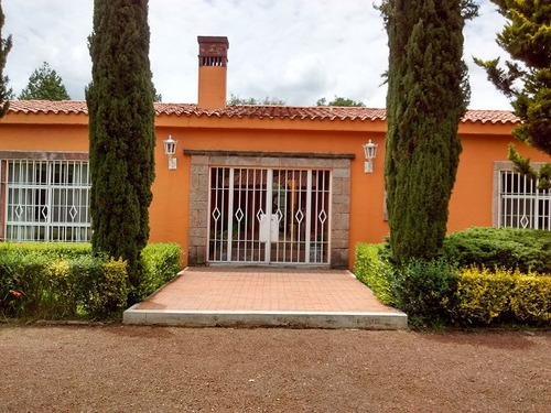 Casa En Un Solo Nivel Cerca De Los Encinos