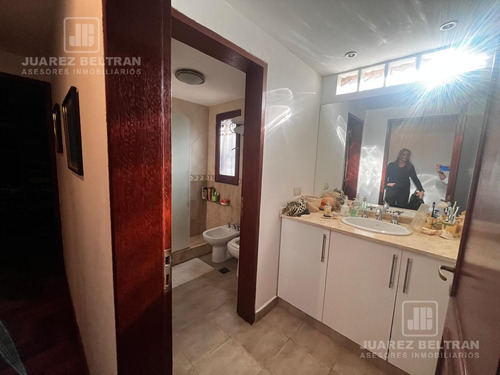 Venta - Casa De 3 Dormitorios Con Cochera Y Pileta - Guayaquil 1010 - Villa Allende