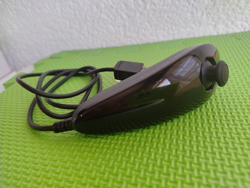 Control Nunchuk Para Wii Y Wii U Color Negro (Usado)