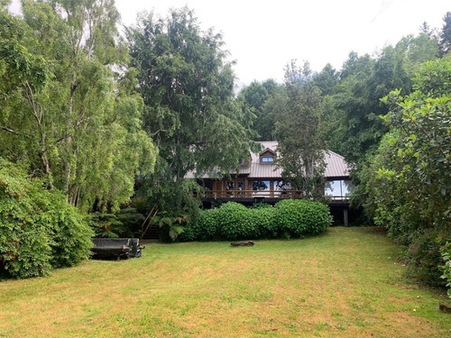Casa En Venta De 8 Dorm. En Panguipulli