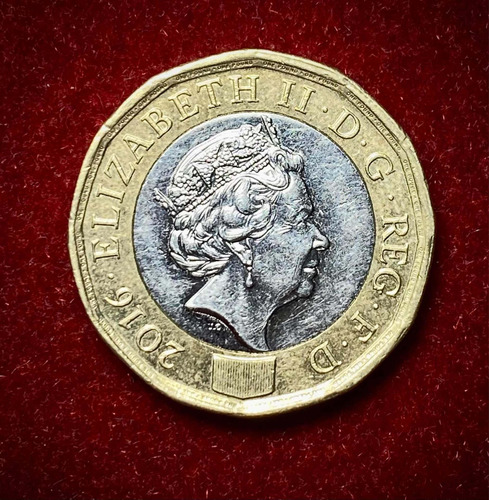 Moneda 1 Libra Inglaterra 1016 Bimetalica Uc 9 Elizabeth 2