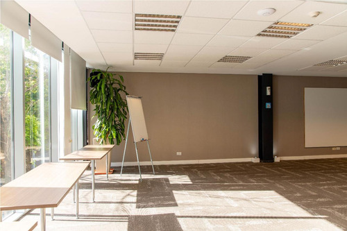 Oficina En Venta - 5 Ambientes 2 Baños - Cocheras - 951mts2 - Parque Patricios