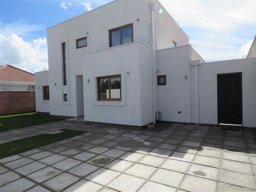 Casa Nueva En Venta De 4 Dorm. En Talca