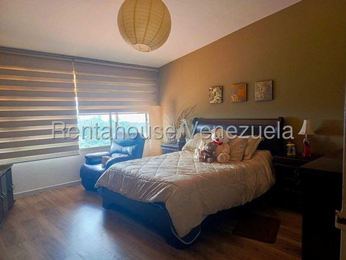 Casa Duplex En Venta Remodelada Con Espacio De Jardín Semi Amoblada Los Castores San Antonio De Los Altos Negociable