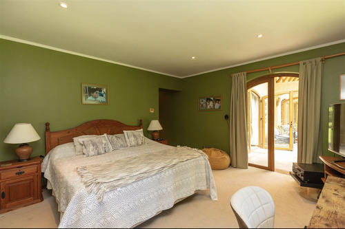 Casa Chilena Venta De 6 Dorm., 5.200mts2, Piscina, En Colina