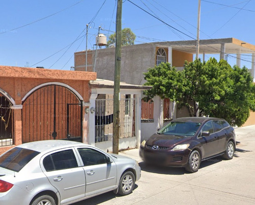 Sk01- Casa En Remate Bancario En C. Eucalipto, Jardines Del Real Iv, Dgo. (65% Debajo De Su Valor Comercial, Solo Recursos Propios)