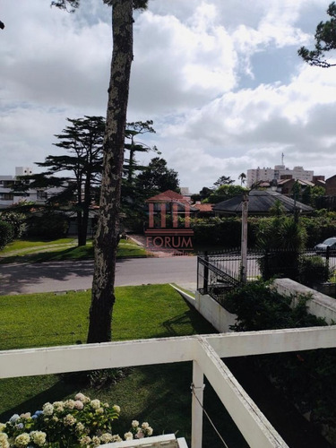 Oportunidad En Venta - Apartamento De Dos Dormitorios Playa Mansa- Ref: 2084