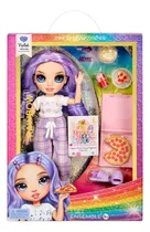 Comprar Rainbow High Junior High PJ Party - Fiesta de Pijamas Violet Morado - Muñeca Articulada con Pijamas, Pantuflas, Accesorios de Comida y Peine para el Cabello