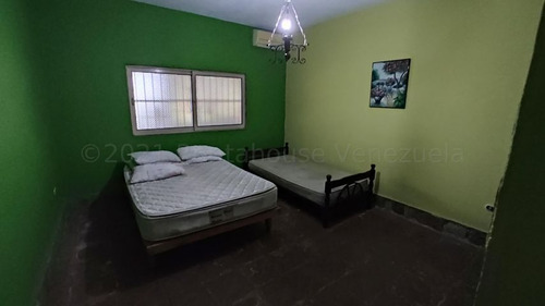 Hermosa Parcela En Venta, Con 2.7 Hectareas De Terreno, Que Cuenta Con Amplia Casa De Dos Pisos Que Cuenta Con 5 Cuartos, 2 Banos, Sala, Comedor Y Cocina, Amplios Corredores Techados