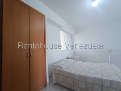Apartamento En Venta Duplex En Urbanización Andrés Bello Maracay Zona Norte Con Pozo De Agua Nela 25-16098