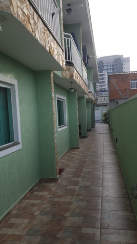 Casa Com Três Quartos Em Condominio