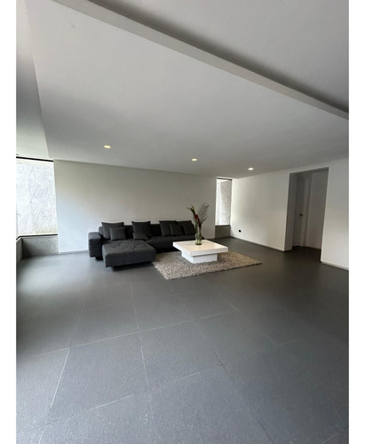 En Venta Apartamento Remodelado En Lomas De Las Mercedes