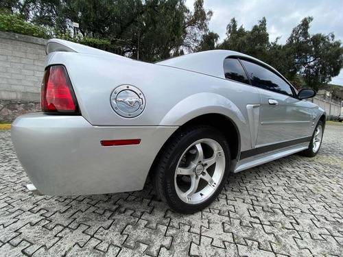 Imagen 2 de 13 de Ford Mustang Gt V8 Automático