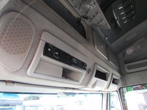 Imagem 7 de 9 de Iveco Stralis 410 4x2 2011/12