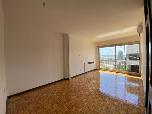 Alquiler Apartamento Para 2 Oficinas Y Recepcion, Centro De Montevideo