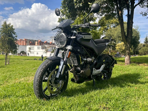 Imagen 1 de 25 de Husqvarna Svartpilen 200 2022