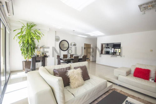 Casa En Venta 5 Ambientes Barrio El Recodo, Pilar - Escobar .