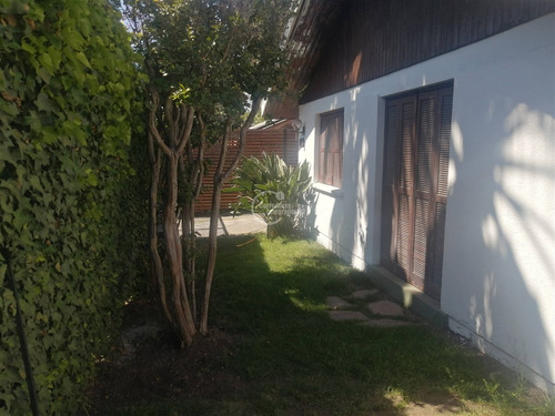 Casa En Arriendo De 3 Dorm. Mas Servicios En Las Condes