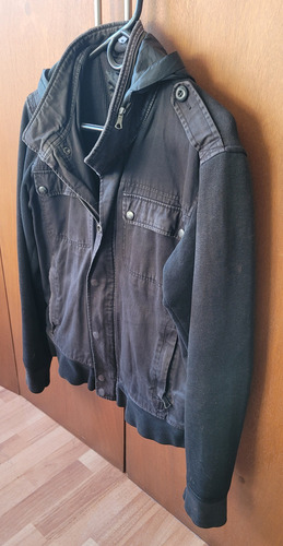 Chamarra Negra Zara Talla L (40) (Usado)