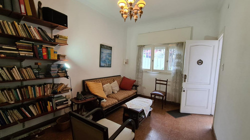 Imagen 3 de 10 de Casa Ph Con Ambientes Amplios Y Luminosos En Castelar Sur