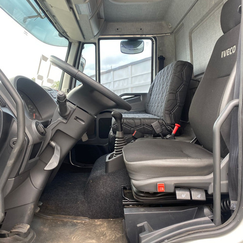 Iveco Tector 17-280 Baú - 2022