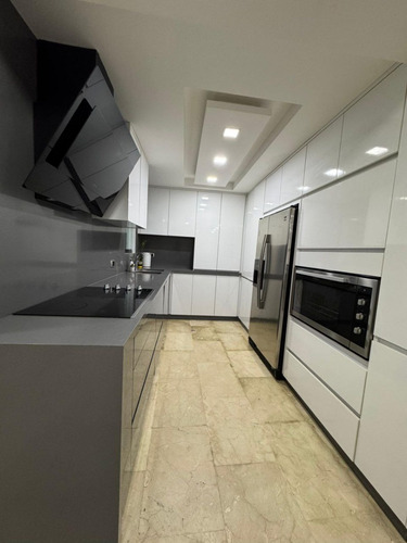 Townhouse En Venta Conj Res Altos De Aricagua Jardin Mañongo Jc-lp