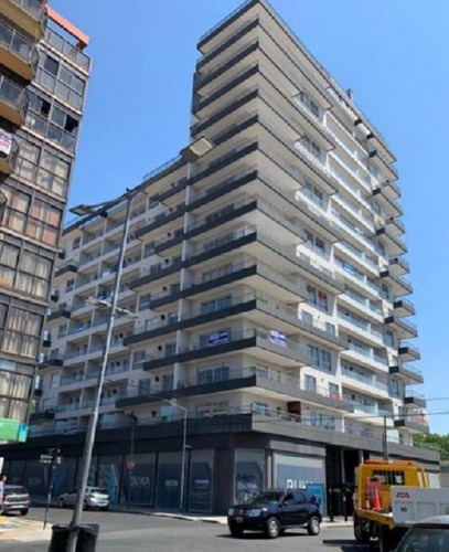 Departamento A Estrenar En Pleno Centro De San Martín Con Inmejorable Vista Desde La Pileta / Escucho Ofertas / Acepto Permutas De Vehículos; Ect. / Financiacion Propia Hasta El 50% Del Valor