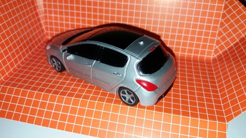 Autito En Escala 1.43 Peugeot 308, Color Plateado