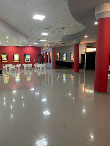 For Rent Local En Plaza Comercial Viejo Arroyo Hondo De 1857 Metros Bueno Para Iglesia O Call Center 