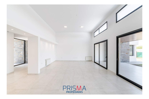 Imagen 3 de 30 de Casa En Cañuelas Country Golf. 3 Dorm. Venta