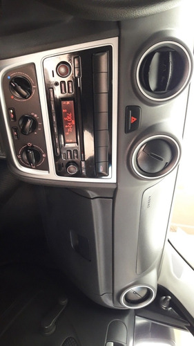 Volkswagen Voyage 1.6 Trenline 101cv 2016