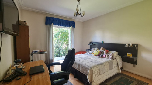 Venta De Hermosa Casa En Sector Residencial. Providencia.
