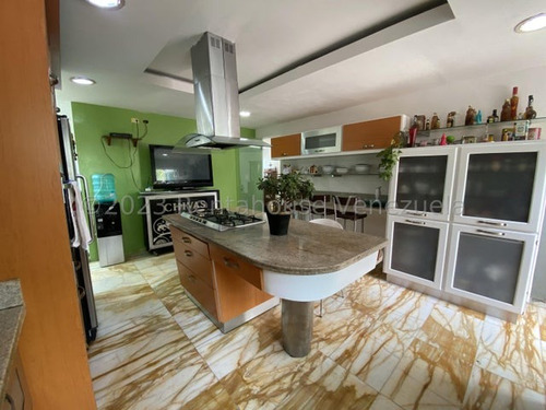 Amplia Y Luminosa Casa En Venta En Bosques De La Lagunita