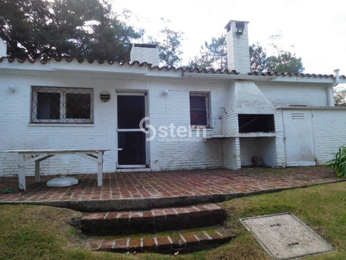 Imagen 15 de 25 de Construcción Solida, Ubicada En Golf