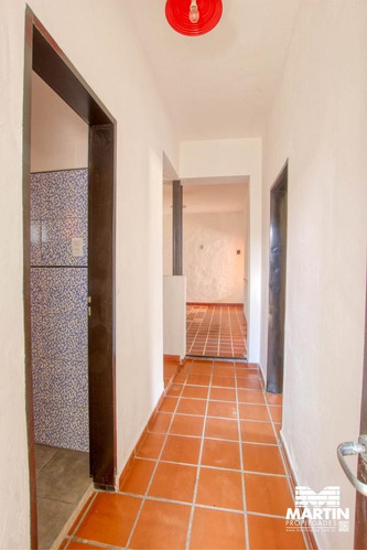 Imagen 19 de 30 de Depósito Y Casa De 3 Ambientes Con Patio Terraza Y Cochera Varios Autos