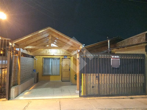 Casa En Venta De 3 Dorm. En Maipú