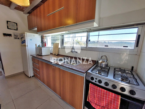 Casa En Punta Colorada - Piriápolis. 600 Metros De La Playa. 6 Personas, 3 Dormitorios, 2 Baños.