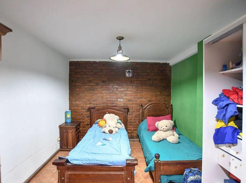Casa Venta 4 Dormitorios 2 Baños Y Parrilla-lote 10 X 50 - Manuel B Gonnet