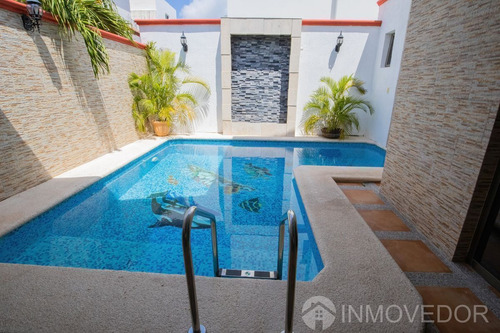Casa · 4 Recámaras · Alberca · Centro · Sm12 · 350m2