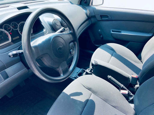 Imagen 4 de 7 de Chevrolet Aveo 2017 4p Ls L4/1.6 Man Linea Anterior