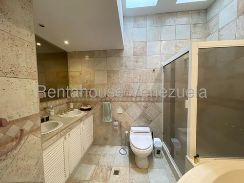 En Alquiler Casa En Urb El Castaño #25-14338 Rm