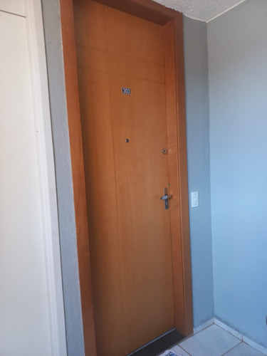 Apt Com 2 Quartos E 1 Banheiro, Sala Cozinha Com Armários Pl