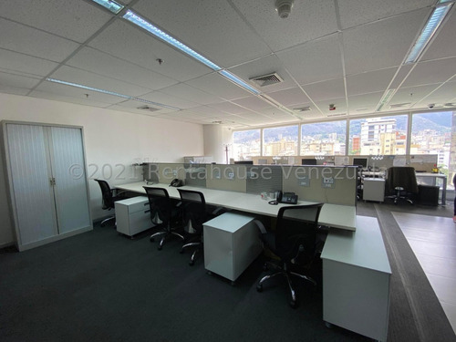 Oficina En Venta En Los Palos Grandes Parque Cristal Remodelada