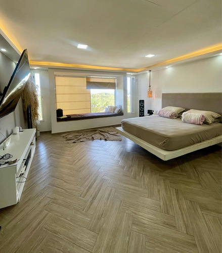 En Venta Moderna Y Lujosa Casa Ubicada En La Urb Avp Colinas De Carrizal. Rz