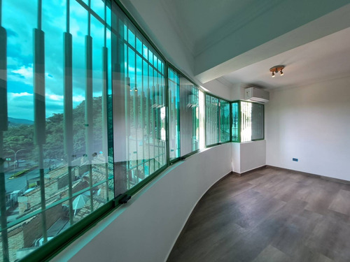 Solo Clientes Apartamento En Venta Remodelado En Las Chimeneas, Res. Holiday Palace Mag 214127