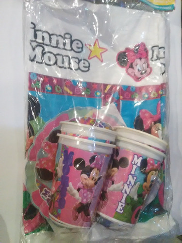 Imagen 2 de 3 de Combo De Fiesta Mantel De Minnie Mouse Con 4 Vasos Y 4 Plato
