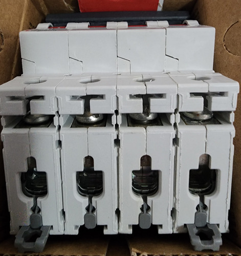 Interruptor Automatico 4p 50a Curva C 15 Ka Ref 409341 Legra