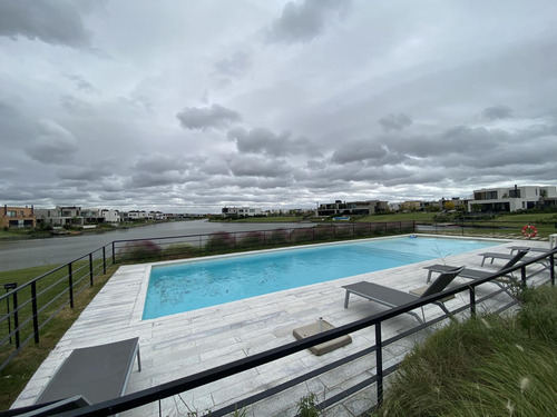 Lote En Venta En El Barrio Los Carpinchos, Nordelta. Tigre.